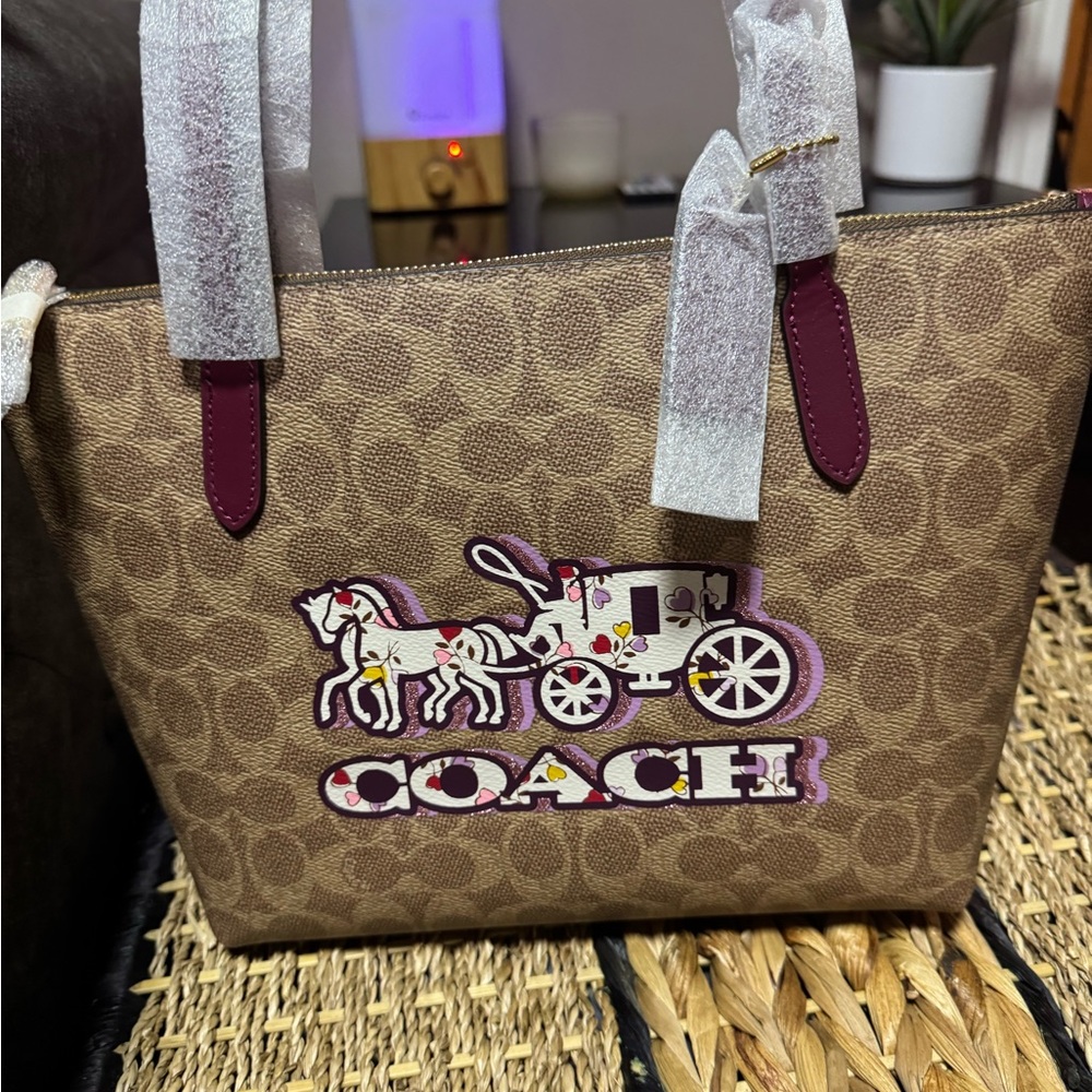 Coach - Fiona Zip Tote Bag In Signature